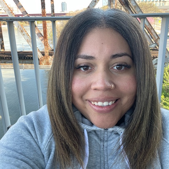 Meet your Posher, Gabriella - Picture 1 of 1